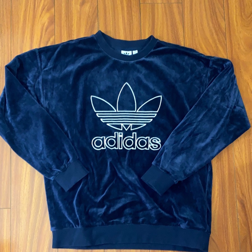 ❄️Adidas Classic Velour Crewneck Sweater❄️